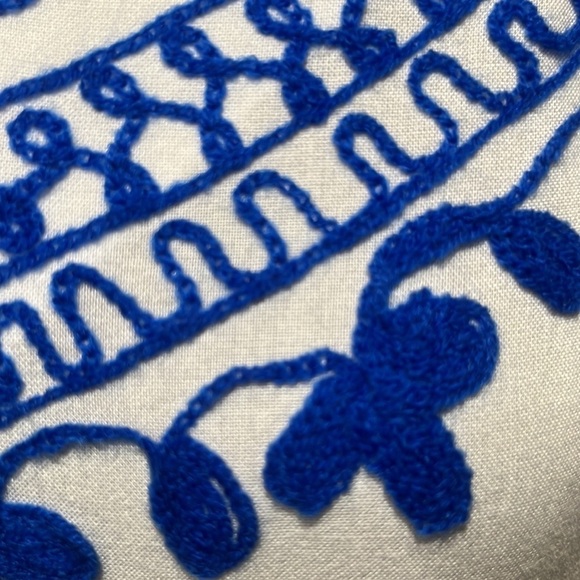 WAYAN NATURAL WEAR, Chic White Dress with Blue Embroidery SIZE M - Picture 8 of 11